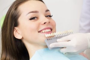 a patient at the dentist to receive temporary veneers